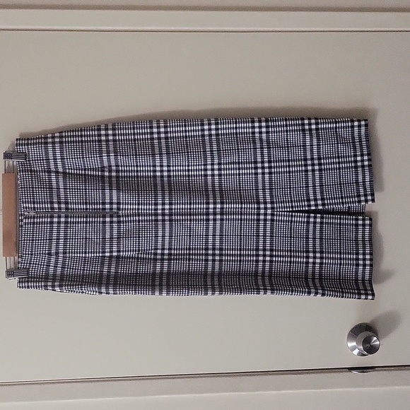 Black & White plaid pencil skirt - Picture 3 of 3